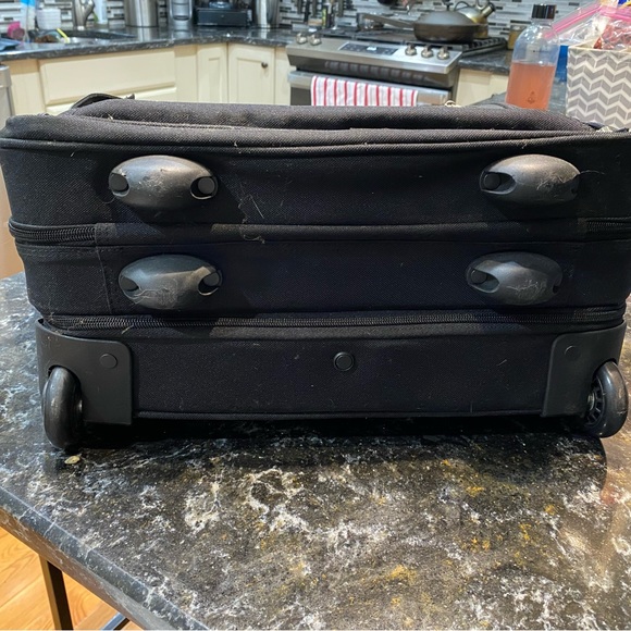 OGIO custom Lucin laptop/MacBook wheeled bag with telescoping handle - Picture 5 of 5